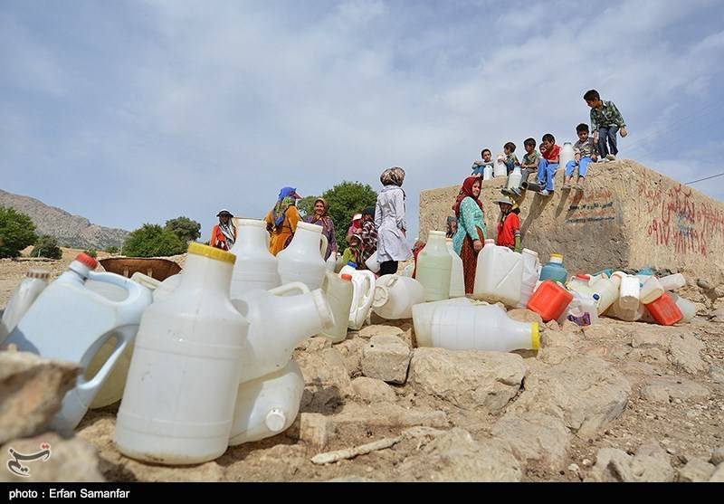 انفعال وزارت نیرو در بهره برداری از آب ژرف سیستان و چاه هایی که در افغانستان زده می شوند